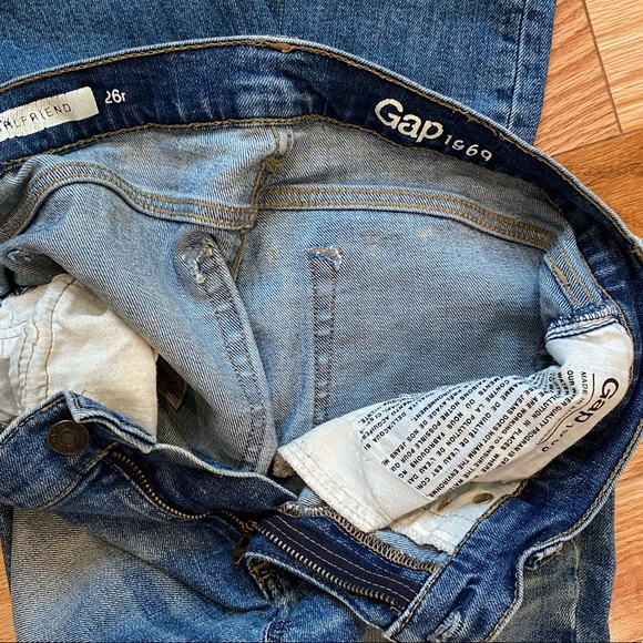 GAP “Girlfriend” Mid-Rise Distressed Jeans - 26 - Picture 6 of 6